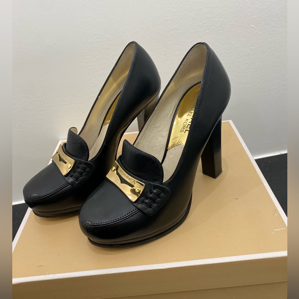 Michael Kors- 🖤 Loafers/Platforms-Oxford Pumps-Gold Accent 100% Leather.